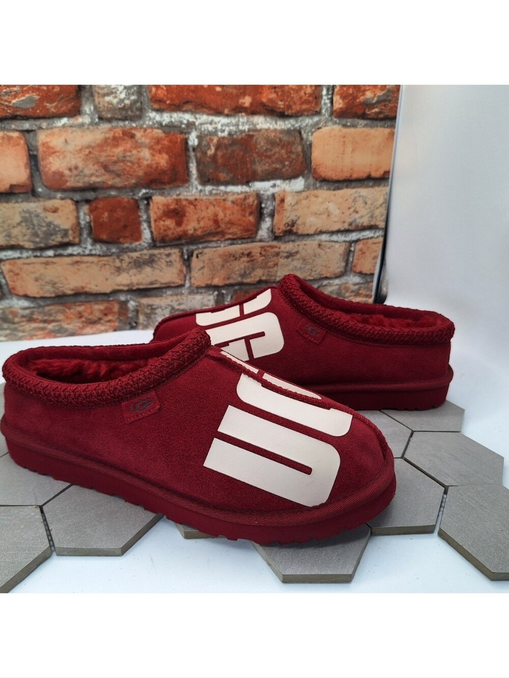 UGG MEN TASMAN CHOPD LOGO RICH RED SHEARLING LINED SHOE US 4
